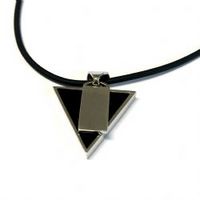 Colar com pingente triangular patenteado em prata esterlina Onyx 925 