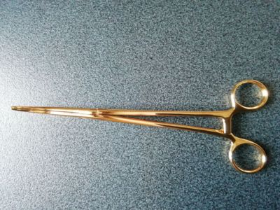 Gynecological forceps in 18kt yellow gold 