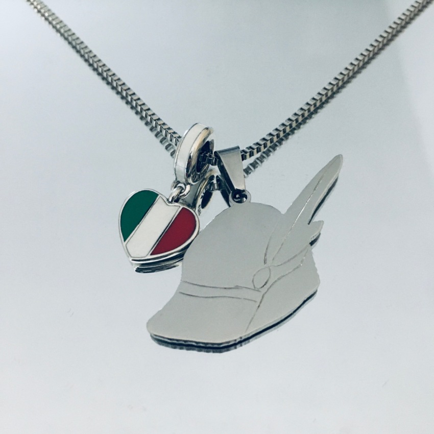 Colar I LOVE ALPINI em aço com chapéu e coração tricolor  