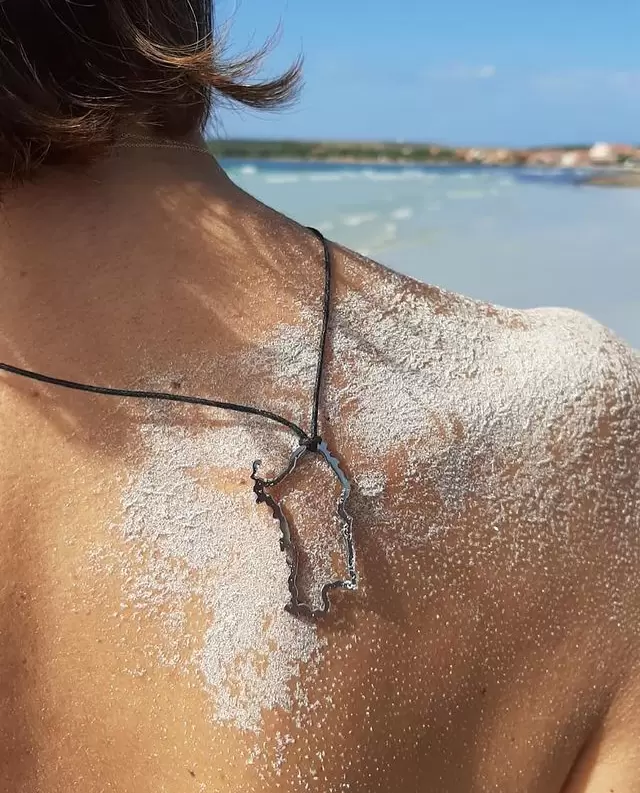 Silhouette de la Sardaigne pendentif en acier  