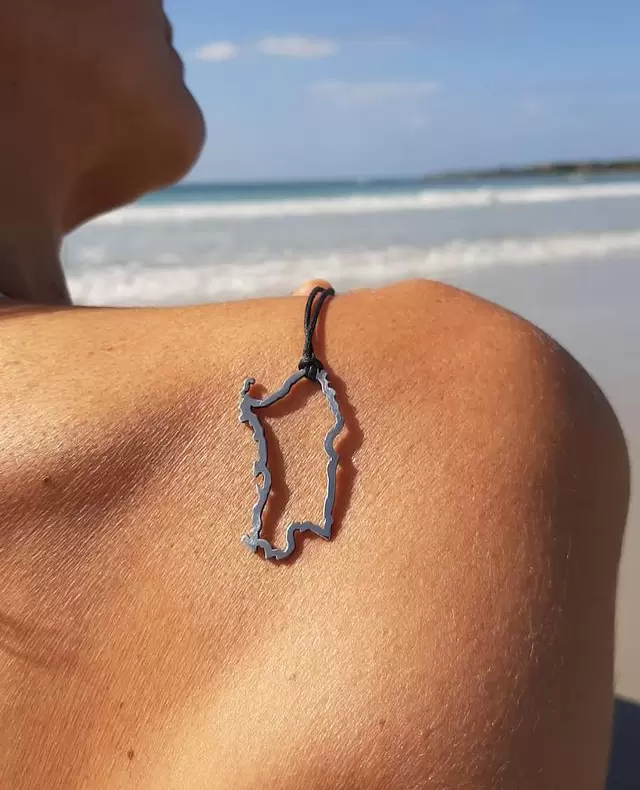 Silhouette de la Sardaigne pendentif en acier  