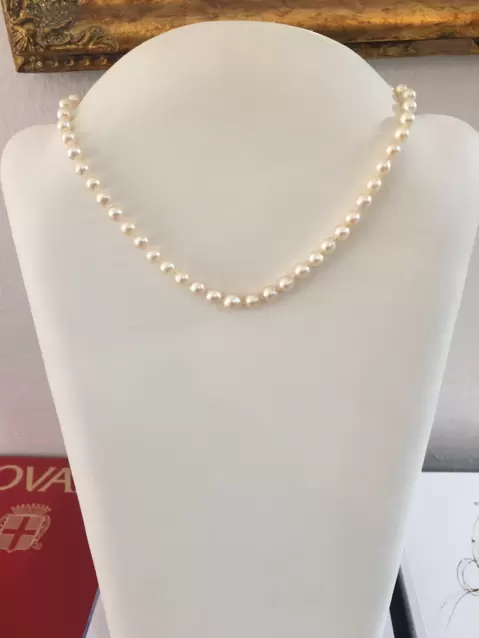 Necklace strand of cultured pearls scaled  