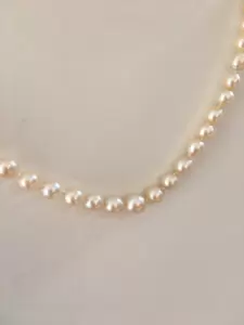 Necklace strand of cultured pearls scaled 