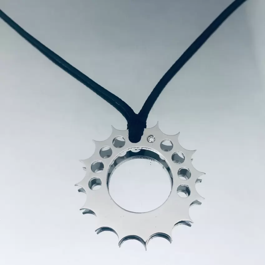 Pendentif couronne à roue dentée en acier personnalisable avec diamant naturel  