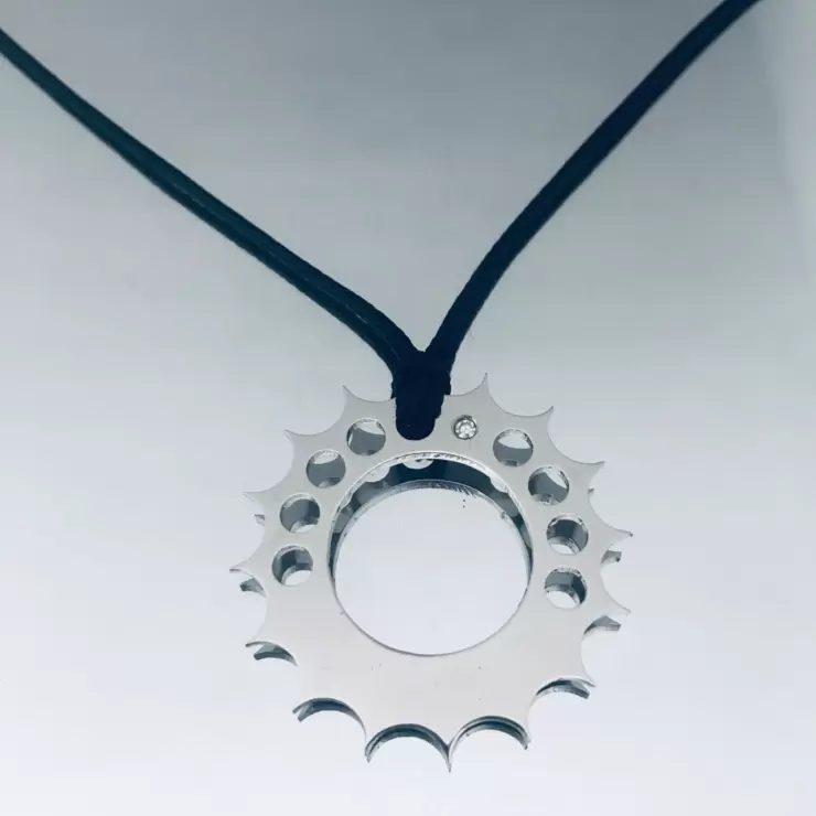 Ciondolo corona ruota dentata personalizzabile in acciaio con diamante naturale