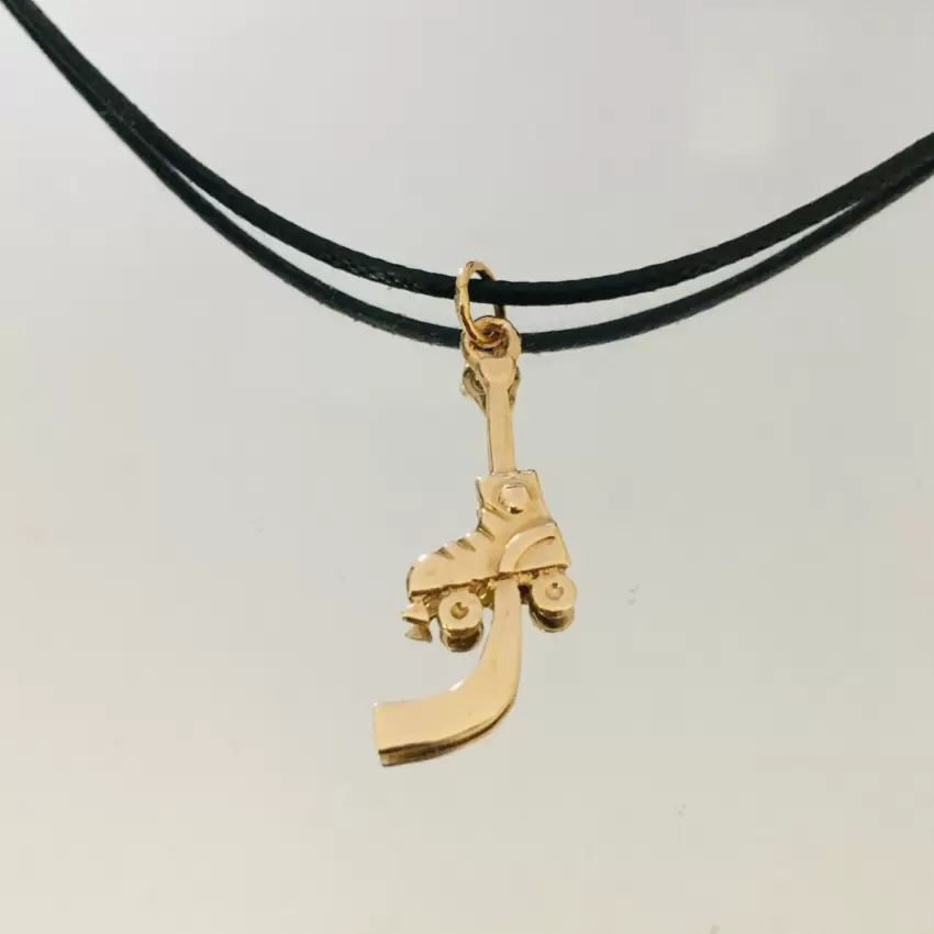 Pendentif personnalisable en bronze représentant une crosse de hockey et un patin  