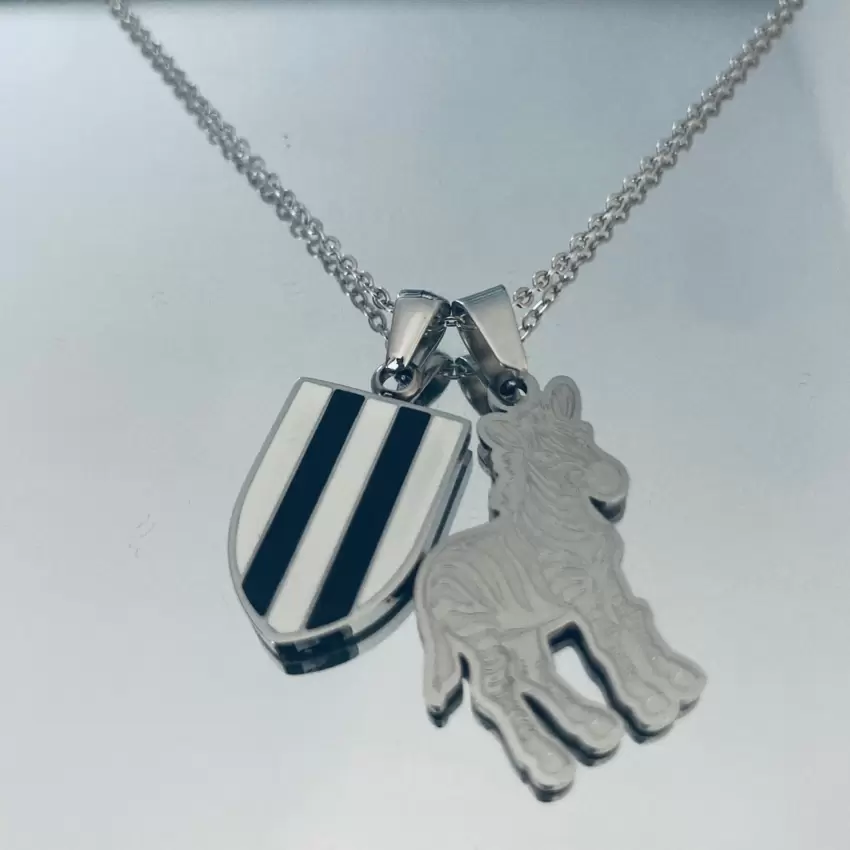 Collana charms scudetto bianco nero e zebra in acciaio  