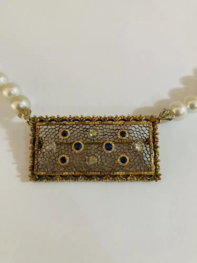 Collier de perles avec pièce maîtresse en or 750/broche avec saphirs et diamants  