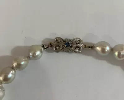 Collier de perles avec pièce maîtresse en or 750/broche avec saphirs et diamants 