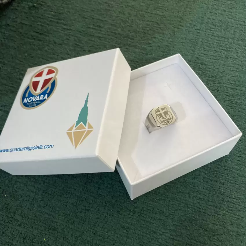 Anello chevalier Novara Football Club in acciaio personalizzabile  