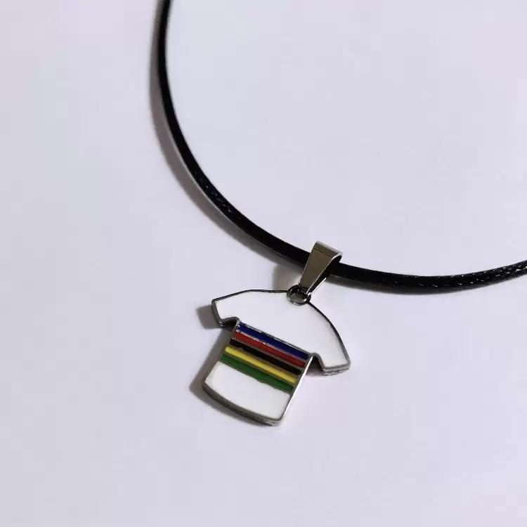 Pendentif en acier avec le maillot arc-en-ciel du champion du monde  